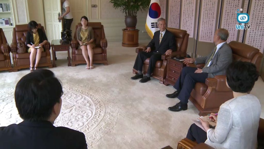 통일부장관 `통일기금모으기 운동` 김갑수 대표 면담 (2012년 6월 5일)